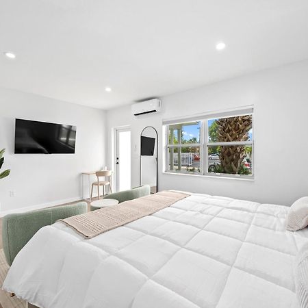 M Lake Worth Beach - Modern Villas Near West Palm Beach, Chic Retro Vibes, King Bed, Cozy Backyard, Bbq, Workspace, High-Speed Internet, Free Parking, 5 Minutes To Downtown & Beach Dış mekan fotoğraf
