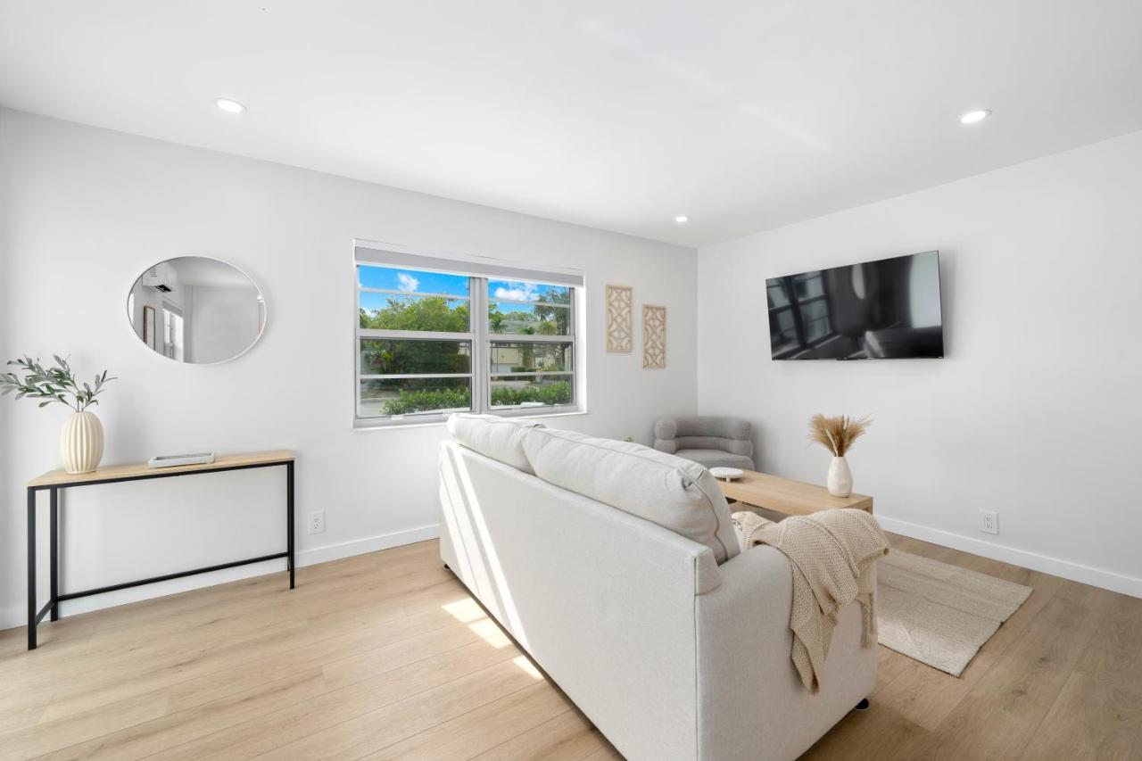 M Lake Worth Beach - Modern Villas Near West Palm Beach, Chic Retro Vibes, King Bed, Cozy Backyard, Bbq, Workspace, High-Speed Internet, Free Parking, 5 Minutes To Downtown & Beach Dış mekan fotoğraf