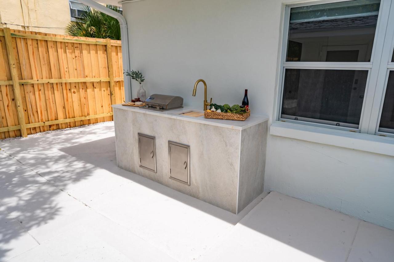 M Lake Worth Beach - Modern Villas Near West Palm Beach, Chic Retro Vibes, King Bed, Cozy Backyard, Bbq, Workspace, High-Speed Internet, Free Parking, 5 Minutes To Downtown & Beach Dış mekan fotoğraf