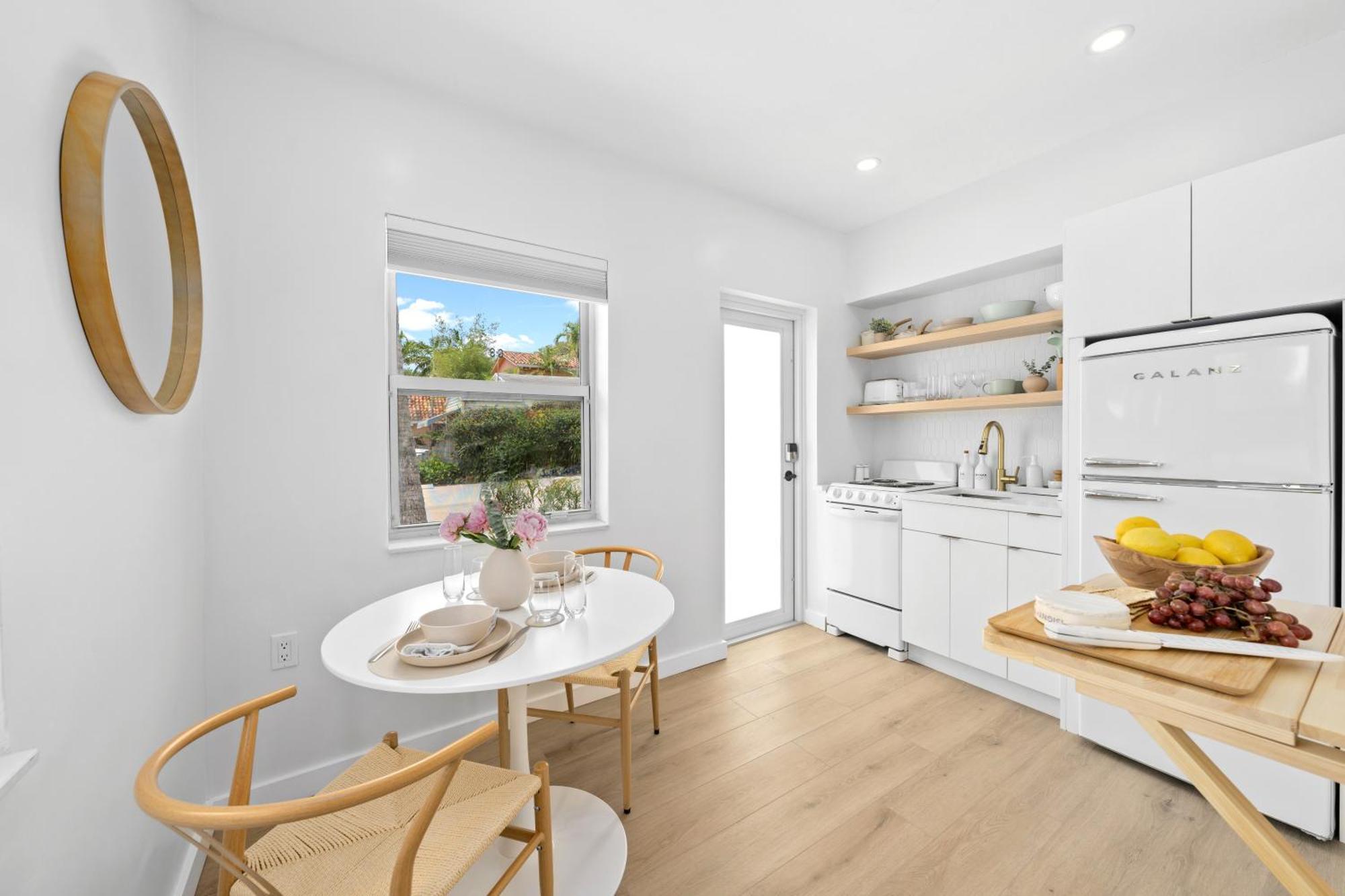 M Lake Worth Beach - Modern Villas Near West Palm Beach, Chic Retro Vibes, King Bed, Cozy Backyard, Bbq, Workspace, High-Speed Internet, Free Parking, 5 Minutes To Downtown & Beach Dış mekan fotoğraf