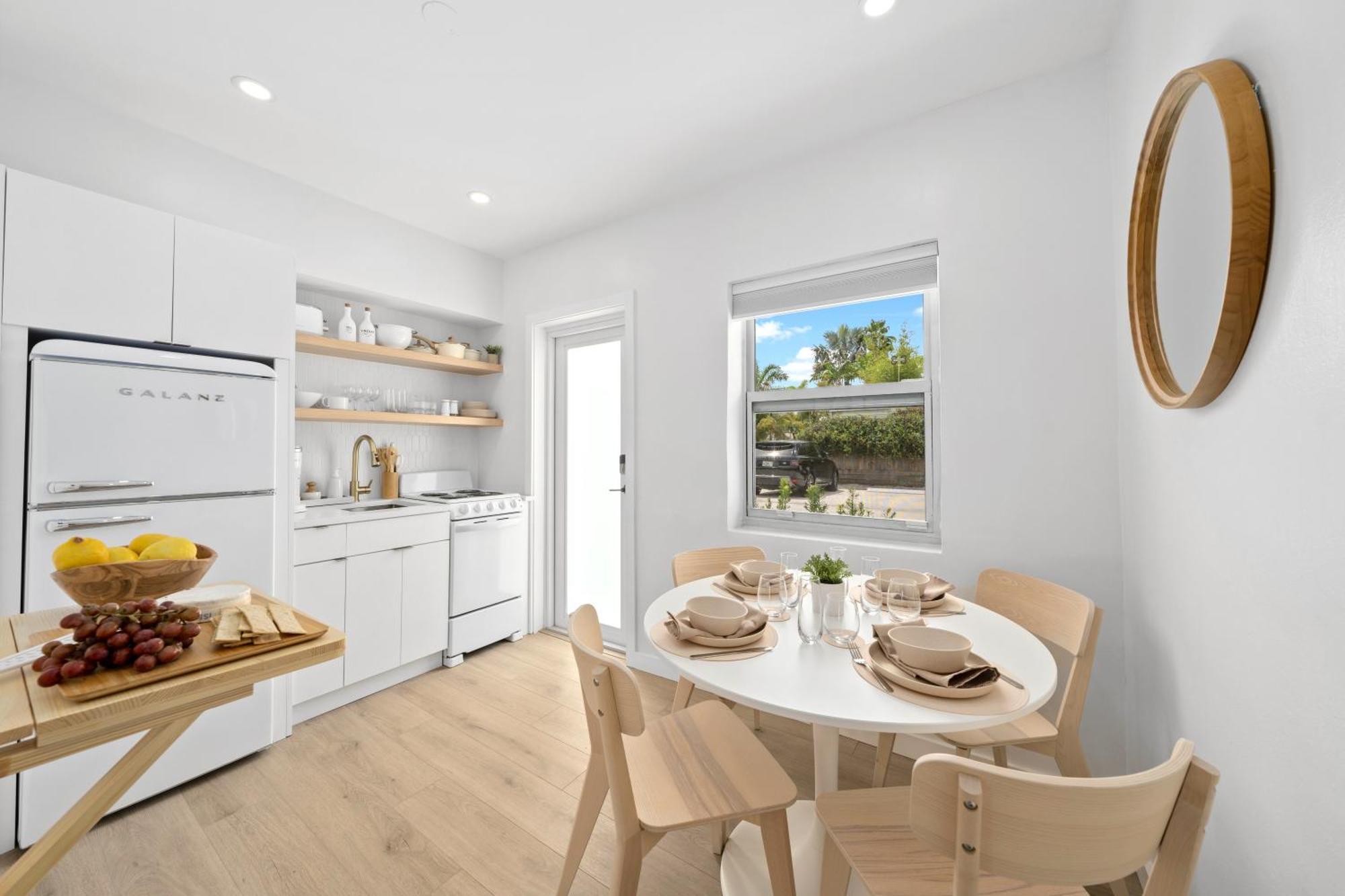 M Lake Worth Beach - Modern Villas Near West Palm Beach, Chic Retro Vibes, King Bed, Cozy Backyard, Bbq, Workspace, High-Speed Internet, Free Parking, 5 Minutes To Downtown & Beach Dış mekan fotoğraf