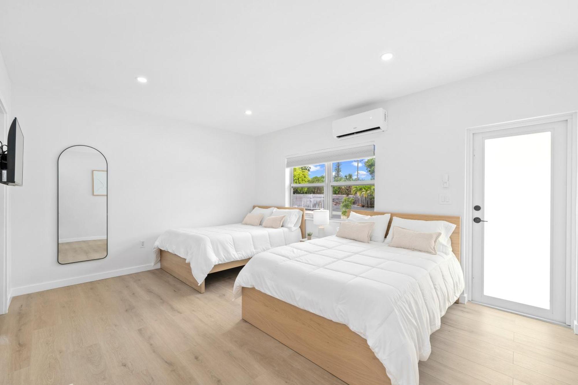 M Lake Worth Beach - Modern Villas Near West Palm Beach, Chic Retro Vibes, King Bed, Cozy Backyard, Bbq, Workspace, High-Speed Internet, Free Parking, 5 Minutes To Downtown & Beach Dış mekan fotoğraf
