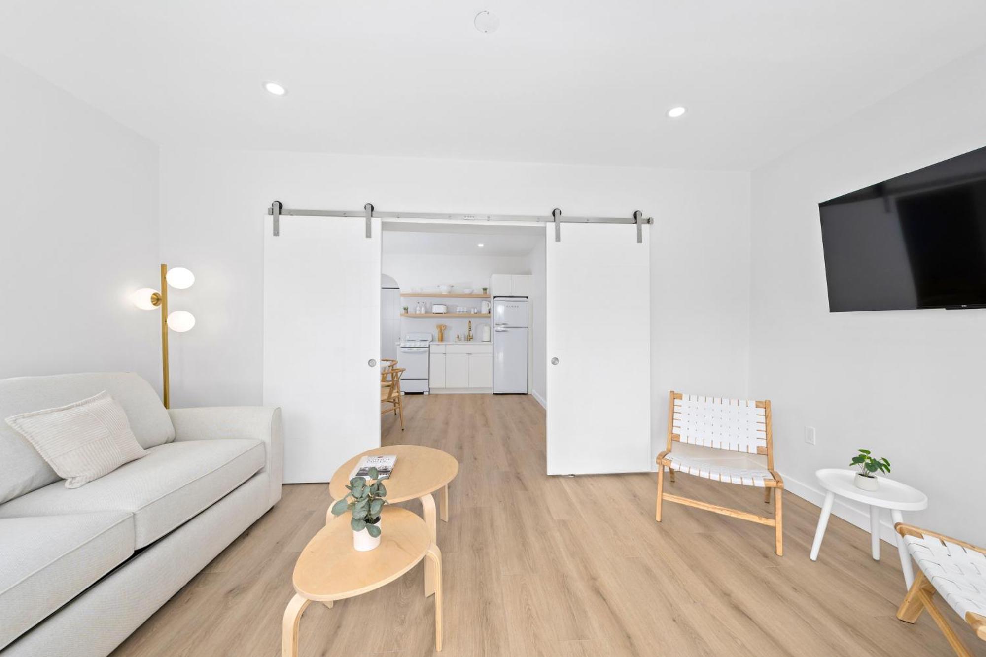 M Lake Worth Beach - Modern Villas Near West Palm Beach, Chic Retro Vibes, King Bed, Cozy Backyard, Bbq, Workspace, High-Speed Internet, Free Parking, 5 Minutes To Downtown & Beach Dış mekan fotoğraf