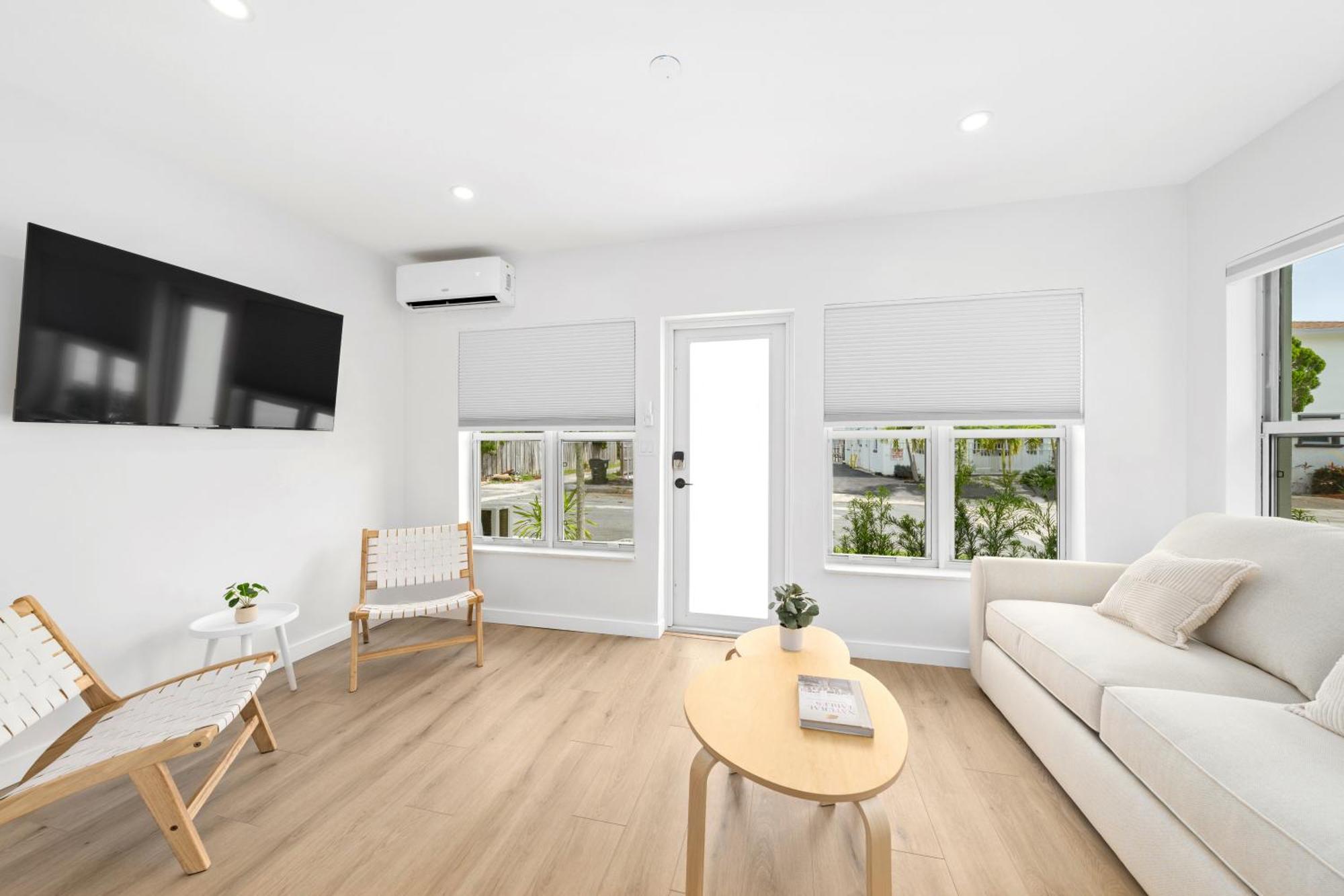 M Lake Worth Beach - Modern Villas Near West Palm Beach, Chic Retro Vibes, King Bed, Cozy Backyard, Bbq, Workspace, High-Speed Internet, Free Parking, 5 Minutes To Downtown & Beach Dış mekan fotoğraf