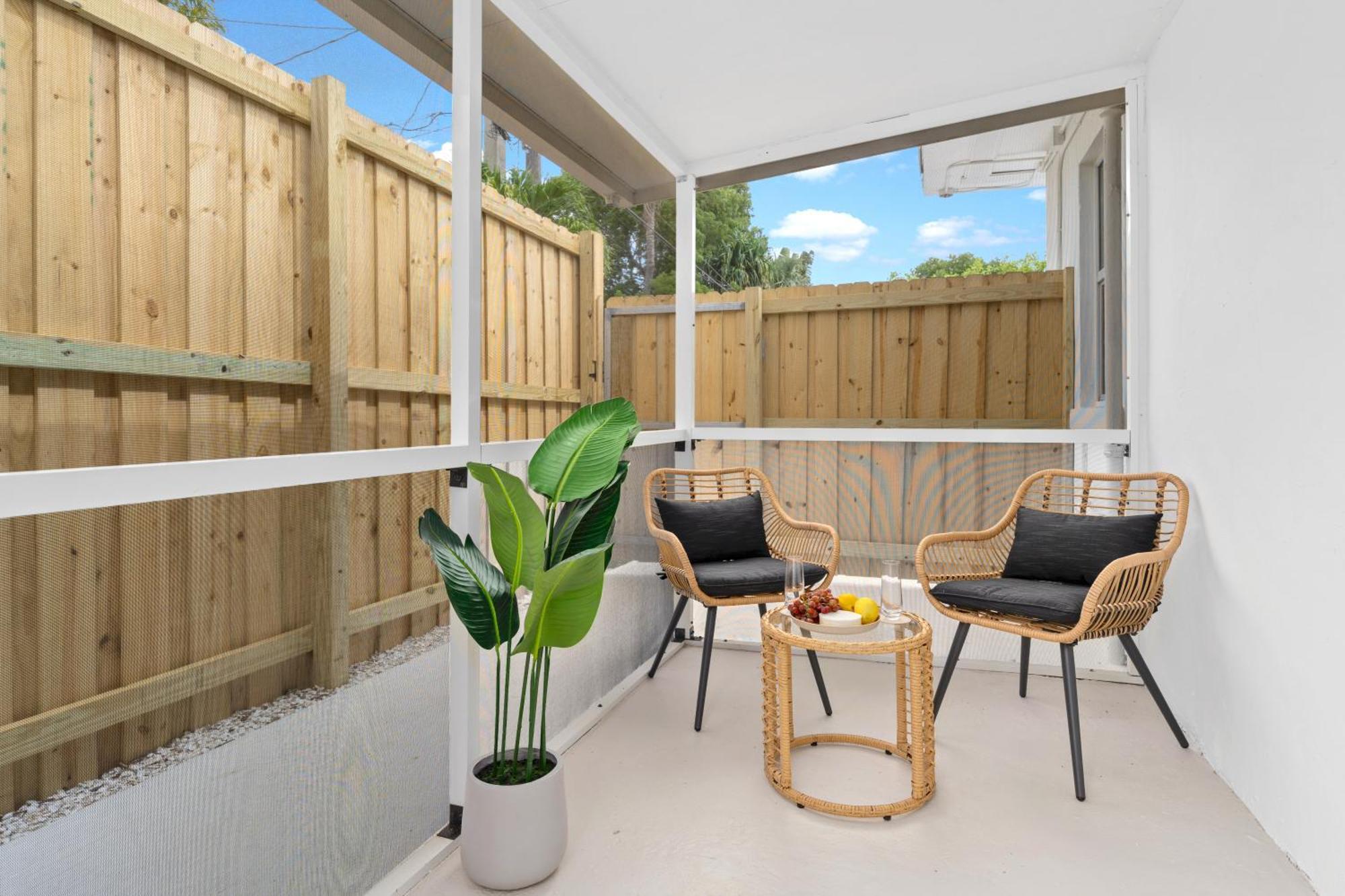 M Lake Worth Beach - Modern Villas Near West Palm Beach, Chic Retro Vibes, King Bed, Cozy Backyard, Bbq, Workspace, High-Speed Internet, Free Parking, 5 Minutes To Downtown & Beach Dış mekan fotoğraf