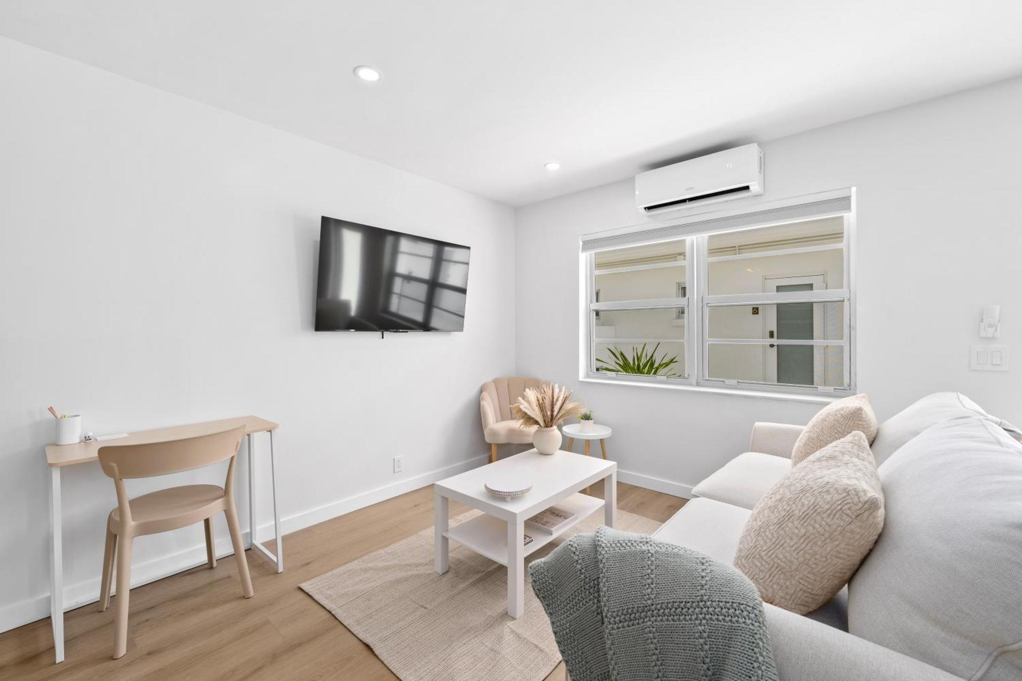 M Lake Worth Beach - Modern Villas Near West Palm Beach, Chic Retro Vibes, King Bed, Cozy Backyard, Bbq, Workspace, High-Speed Internet, Free Parking, 5 Minutes To Downtown & Beach Dış mekan fotoğraf
