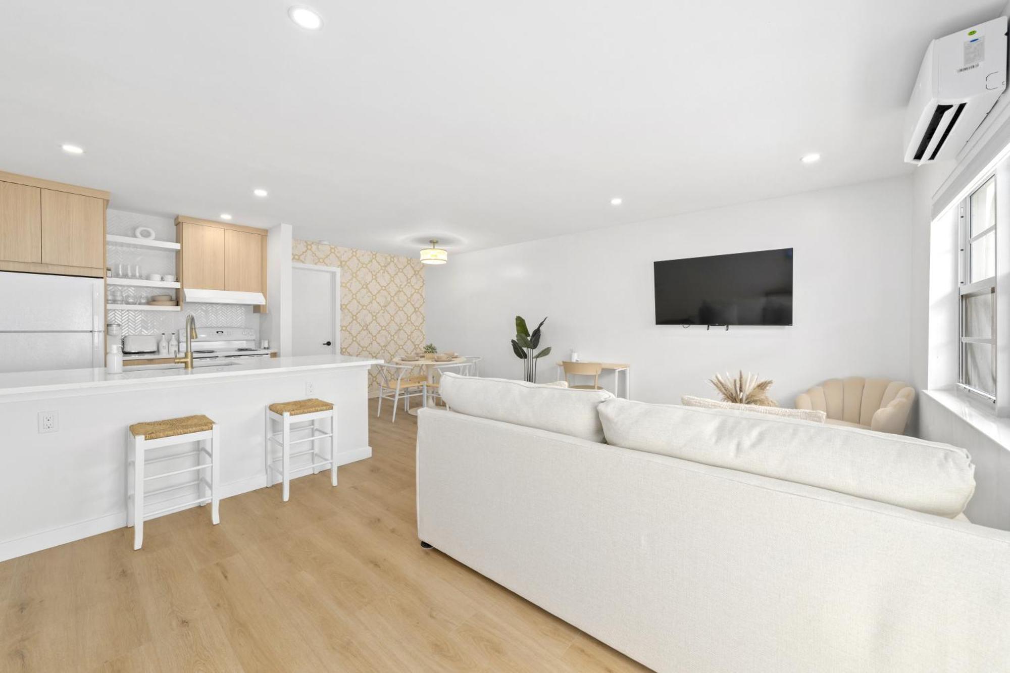 M Lake Worth Beach - Modern Villas Near West Palm Beach, Chic Retro Vibes, King Bed, Cozy Backyard, Bbq, Workspace, High-Speed Internet, Free Parking, 5 Minutes To Downtown & Beach Dış mekan fotoğraf